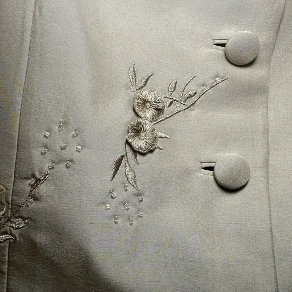 Talbots Pure Silk Embroidered Beads Beige Suit Sz 12 Petite Skirt Blazer Floral - Picture 12 of 14